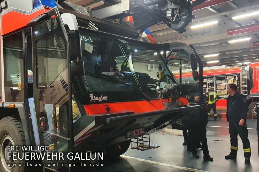 Besuch der Flughafenfeuerwehr des BER